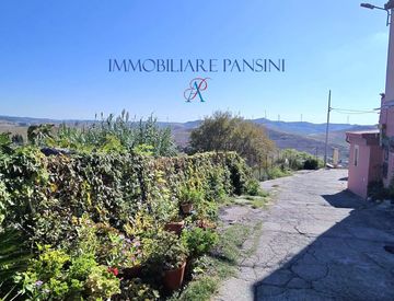 Giardino - Trilocale in Vendita in Viale Fiume Mesima 251 a Catanzaro
