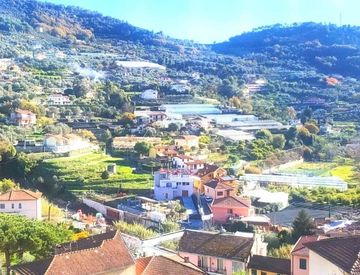 Foto 1 di 10 - Trilocale in Vendita a San Biagio della Cima
