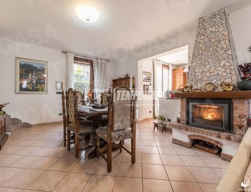 Soggiorno - Casa indipendente in Vendita in Via Zebio Cotal a Serramazzoni