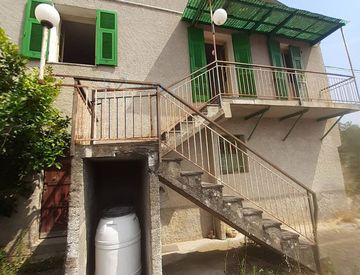 Foto 1 di 41 - Rustico, casale in Vendita a Ranzo