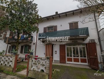 Facciata - Trilocale in Vendita in Via 8 Maggio a Soliera