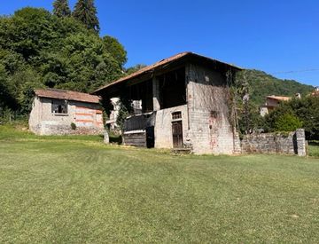 Foto 1 di 10 - Rustico, casale in Vendita in Via Piemonte a Borgosesia