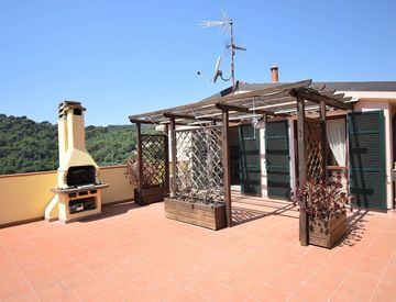 Terrazza - Trilocale in Vendita in Via Gaidora a Diano San Pietro
