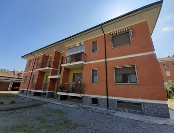 Foto 1 di 16 - Quadrilocale in Vendita a Tronzano Vercellese