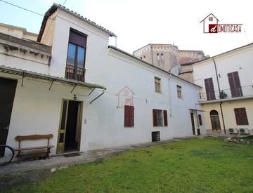 Foto 1 di 20 - Casa indipendente in Vendita in Vicolo Francesco Leale 7 a Vercelli