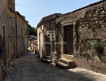 Foto 1 di 22 - Casa indipendente in Vendita in Via Aquila Sveva 22 a Ragusa