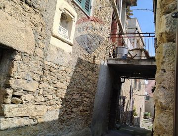 Foto 1 di 8 - Rustico, casale in Vendita in Via alla Posta 45 a Pieve di Teco