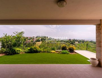 Foto 1 di 52 - Villa in Vendita in zona Corneto a Macerata