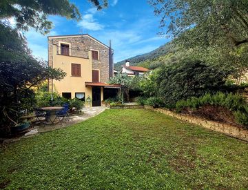 Foto 1 di 25 - Casa indipendente in Vendita in Via mazzini a Pontedassio