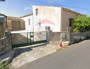 Foto 1 di 30 - Casa indipendente in Vendita in Via del Tellesimo 14 a Ragusa