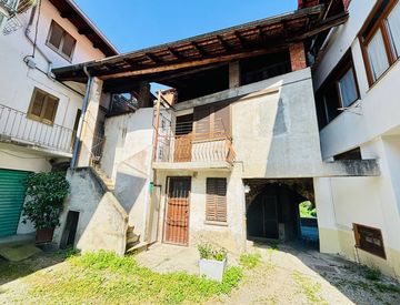 Foto 1 di 43 - Casa indipendente in Vendita in Via delle Fontane 107 a Borgosesia