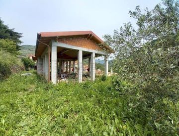 Foto 1 di 15 - Casa indipendente in Vendita in Strada Provinciale 30 a Lucinasco