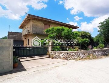 Foto 1 di 22 - Casa bifamiliare, trifamiliare in Vendita in zona Modica Sorda a Modica