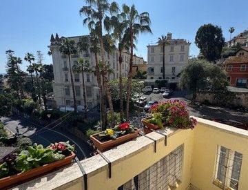 Foto 1 di 56 - Quadrilocale in Vendita in Via Duca degli Abruzzi 21 a Sanremo