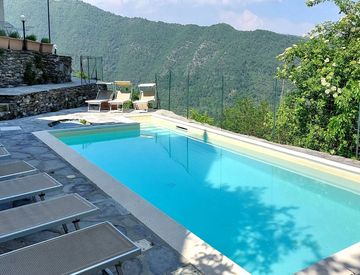 Piscina - Trilocale in Vendita in Via Revelli a Prelà