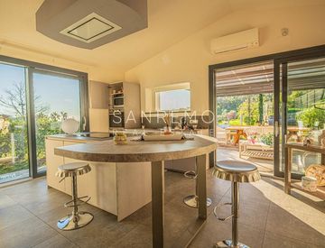 Soggiorno - Villa in Vendita in Via Labbe a Imperia