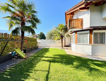 Giardino - Villa in Vendita in Via della Mendola a Bolzano