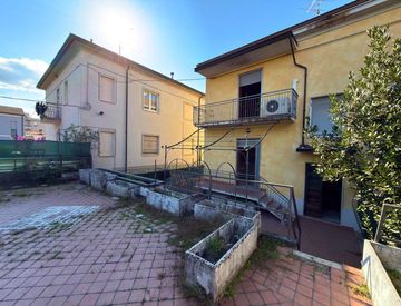 Facciata - Villa in Vendita in Via Piave a Fiorenzuola d'Arda