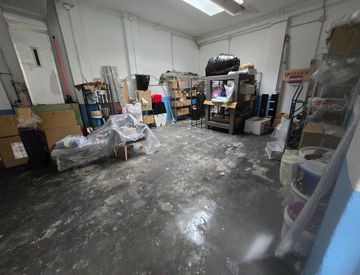 Foto 1 di 8 - Locale commerciale in Vendita in Via Castagnevizza 7 a Torino