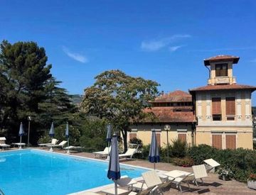 Piscina - Bilocale in Vendita in Via Labbe 22 a Imperia