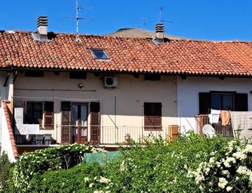 Foto 1 di 11 - Casa indipendente in Vendita in Via Silvio Pellico 9 a Santhià