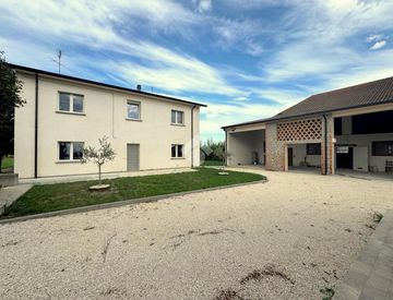 Facciata - Villa in Vendita in zona Centro a Goito