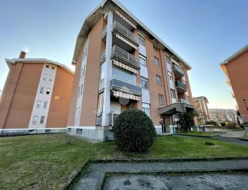 Foto 1 di 23 - Quadrilocale in Vendita in Via Faldella 33 a Crescentino
