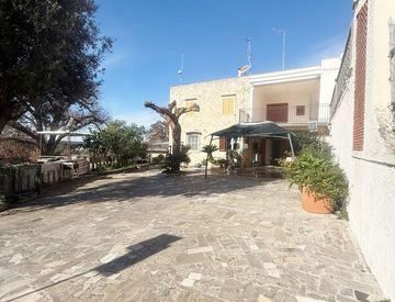 Facciata - Casa indipendente in Vendita in Viale Arsilio a Fasano