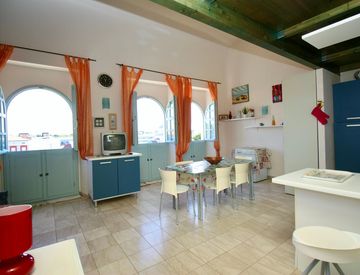 Soggiorno - Bilocale in Affitto in Viale del Tirreno a Pisa