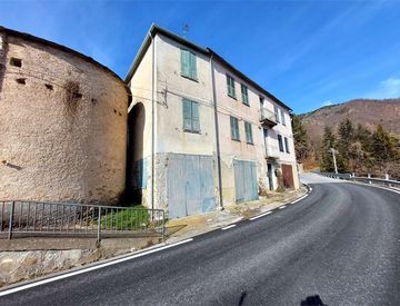 Facciata - Casa indipendente in Vendita in Via Provinciale in San Bernardo a Mendatica
