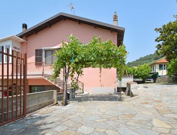 Foto 1 di 32 - Casa bifamiliare, trifamiliare in Vendita in Via dei Gumbi 3 a San Bartolomeo al Mare