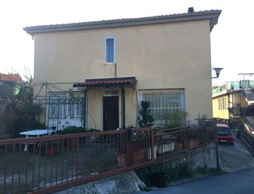 Foto 1 di 8 - Casa bifamiliare, trifamiliare in Vendita in Ortassi a Santo Stefano al Mare