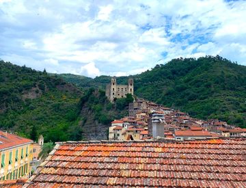 Foto 1 di 5 - Quadrilocale in Vendita in Vicolo basso a Dolceacqua