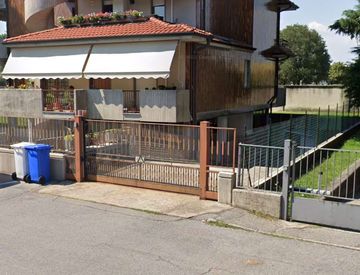 Facciata - Box/posto auto in Vendita in Via Trento 36 a Treviglio