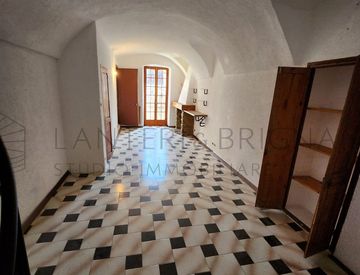 Foto 1 di 18 - Casa indipendente in Vendita a Dolceacqua