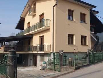 Vista - Trilocale in Vendita in zona Brebbia a Brebbia