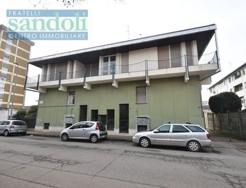 Foto 1 di 44 - Casa indipendente in Vendita in Via Marco Polo a Vercelli