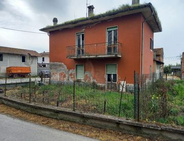 Facciata - Casa indipendente in Vendita in zona Centro a Cornovecchio