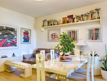 Soggiorno - Trilocale in Vendita in Via di Carraia 3 a Firenze
