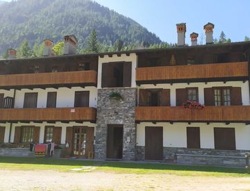 Foto 1 di 17 - Bilocale in Vendita in Abitato di Fornarelli a Macugnaga