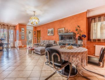 Soggiorno - Trilocale in Vendita in Viale Antonio Ciamarra 262 a Roma