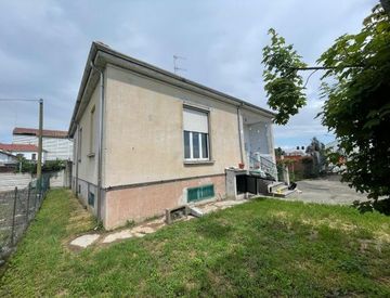 Foto 1 di 34 - Casa indipendente in Vendita in Corso Novara 61 a Vercelli