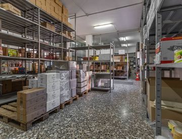 Cabina armadio - Locale commerciale in Vendita in Via Bartolo Longo 5 a Bari
