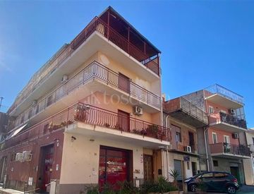 Facciata - Trilocale in Vendita in Via Francavilla a Taormina