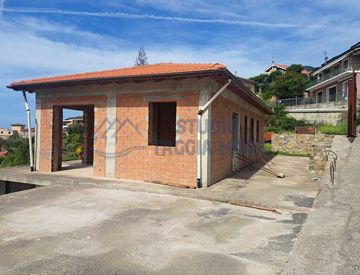 Foto 1 di 21 - Casa indipendente in Vendita in Corso Marconi a Ospedaletti