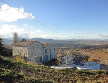 Foto 1 di 6 - Rustico, casale in Vendita in Santa Maria del Monte 10 a Poggio San Marcello