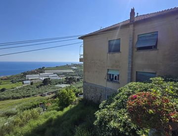 Foto 1 di 73 - Villa in Vendita in Via Peirona a Santo Stefano al Mare