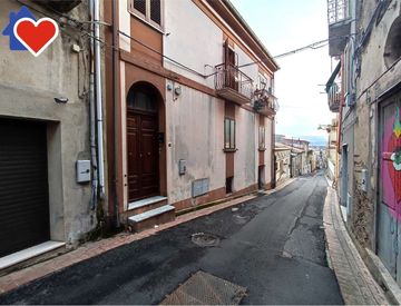 Foto 1 di 28 - Quadrilocale in Vendita in Via Garibaldi 46 a Marcellinara