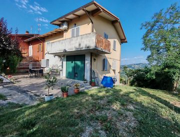 Foto 1 di 37 - Rustico, casale in Vendita in Via Giardini Nord a Serramazzoni