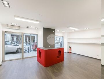 Foto 1 di 13 - Locale commerciale in Affitto in Via Zambonate a Bergamo